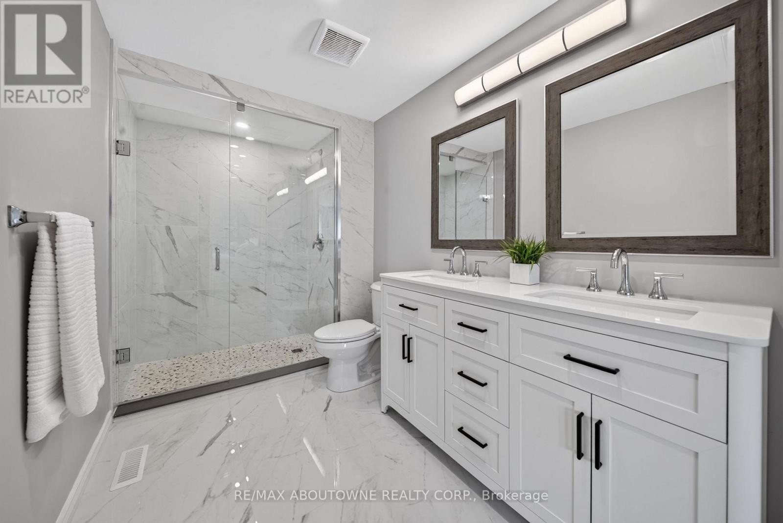 












4353 SAWMILL VALLEY DRIVE

,
Mississauga (Erin Mills),




Ontario
L5L3L3

