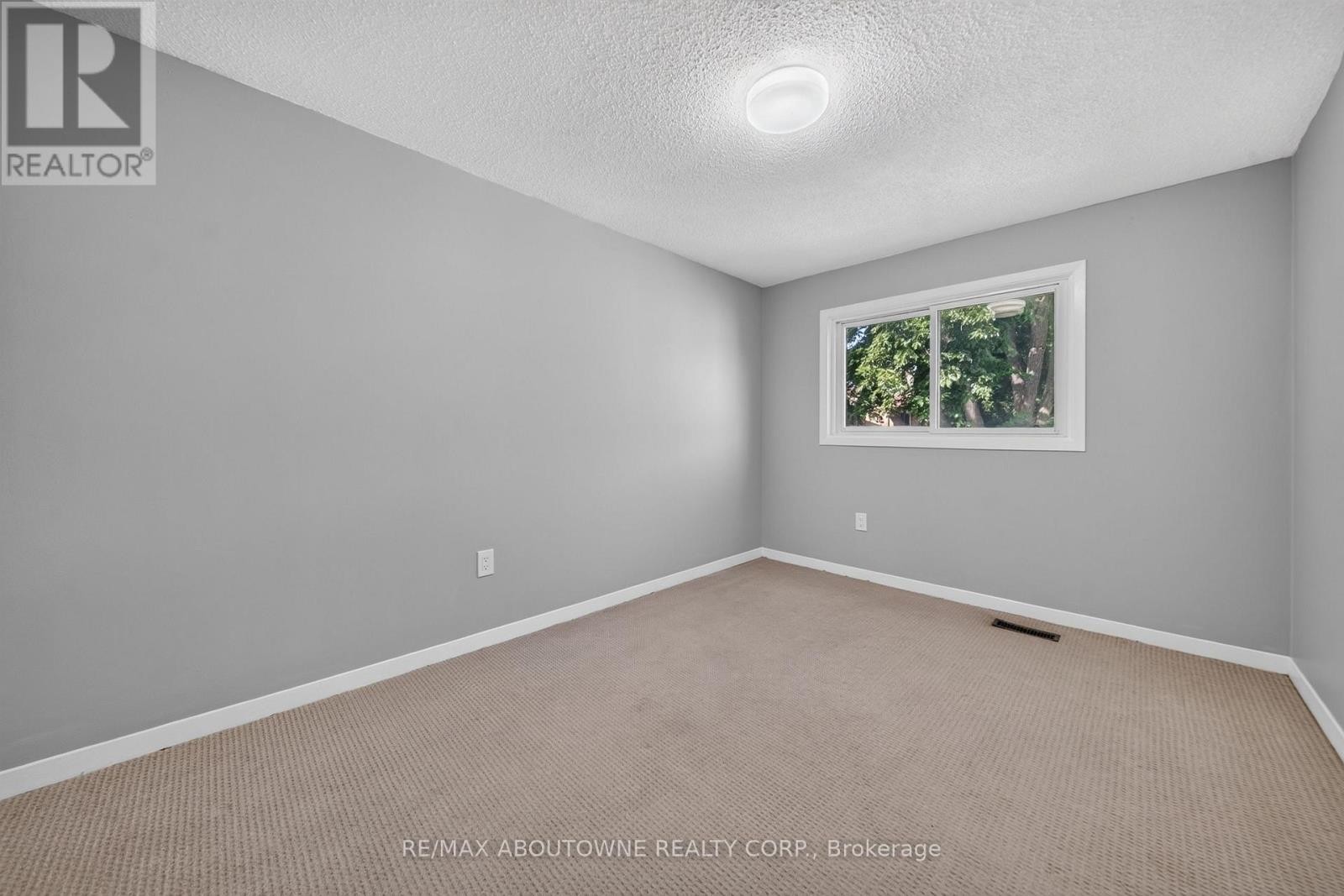 












4353 SAWMILL VALLEY DRIVE

,
Mississauga (Erin Mills),




Ontario
L5L3L3

