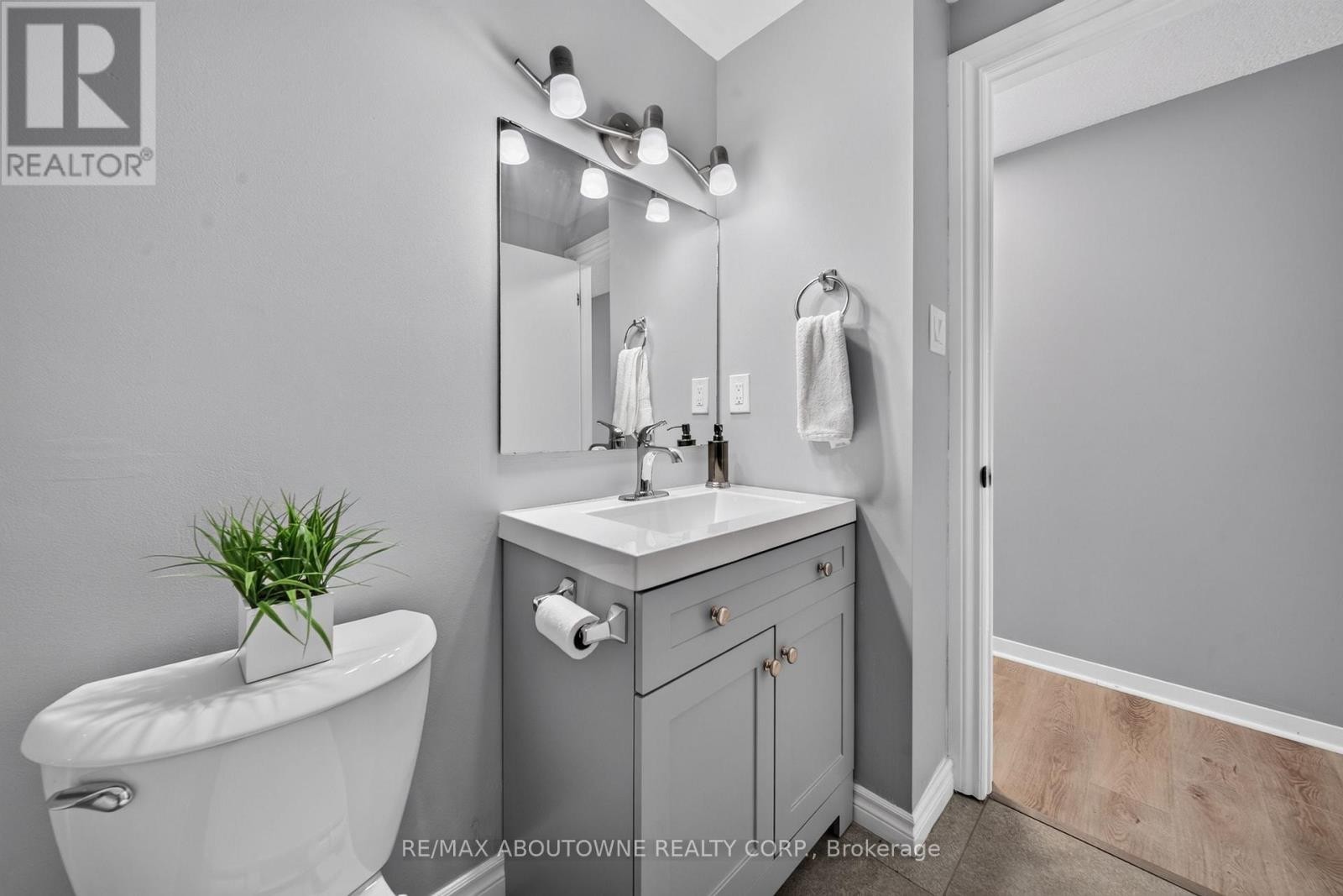 












4353 SAWMILL VALLEY DRIVE

,
Mississauga (Erin Mills),




Ontario
L5L3L3

