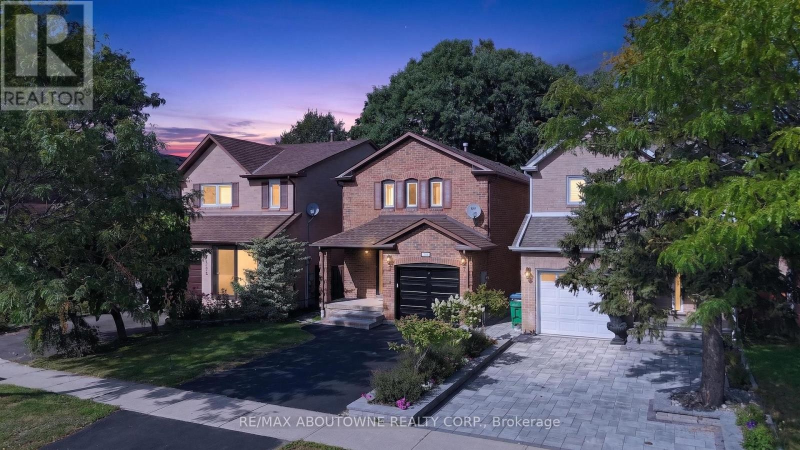












4353 SAWMILL VALLEY DRIVE

,
Mississauga (Erin Mills),




Ontario
L5L3L3

