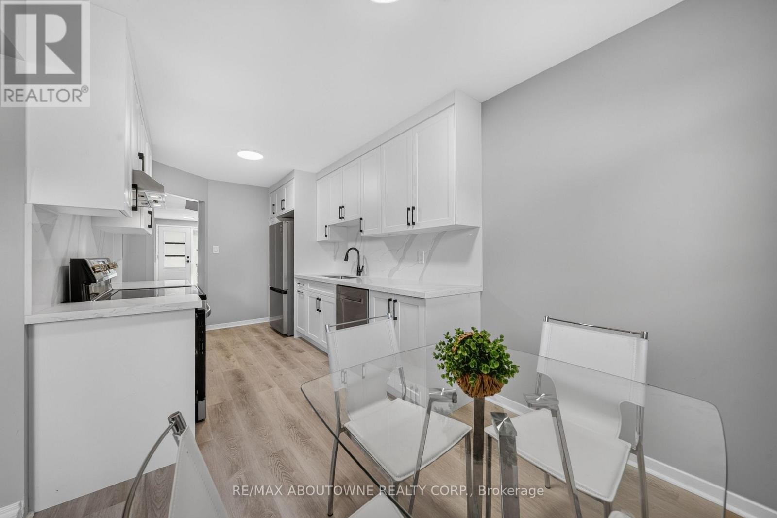 












4353 SAWMILL VALLEY DRIVE

,
Mississauga (Erin Mills),




Ontario
L5L3L3

