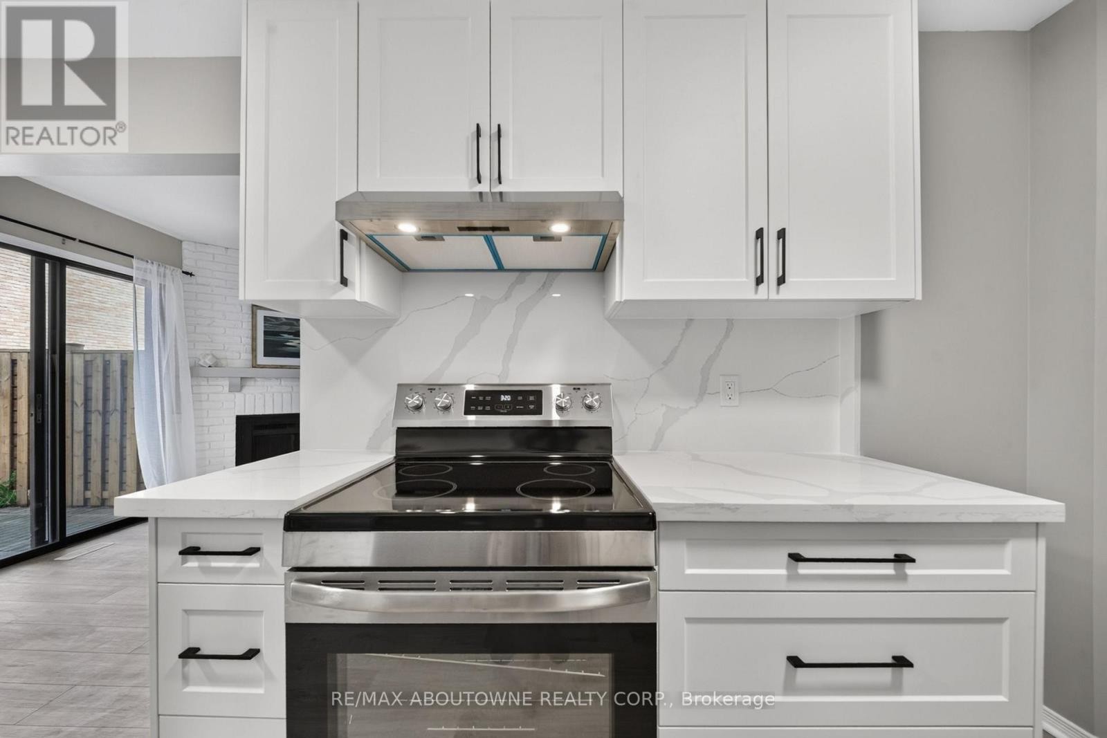 












4353 SAWMILL VALLEY DRIVE

,
Mississauga (Erin Mills),




Ontario
L5L3L3

