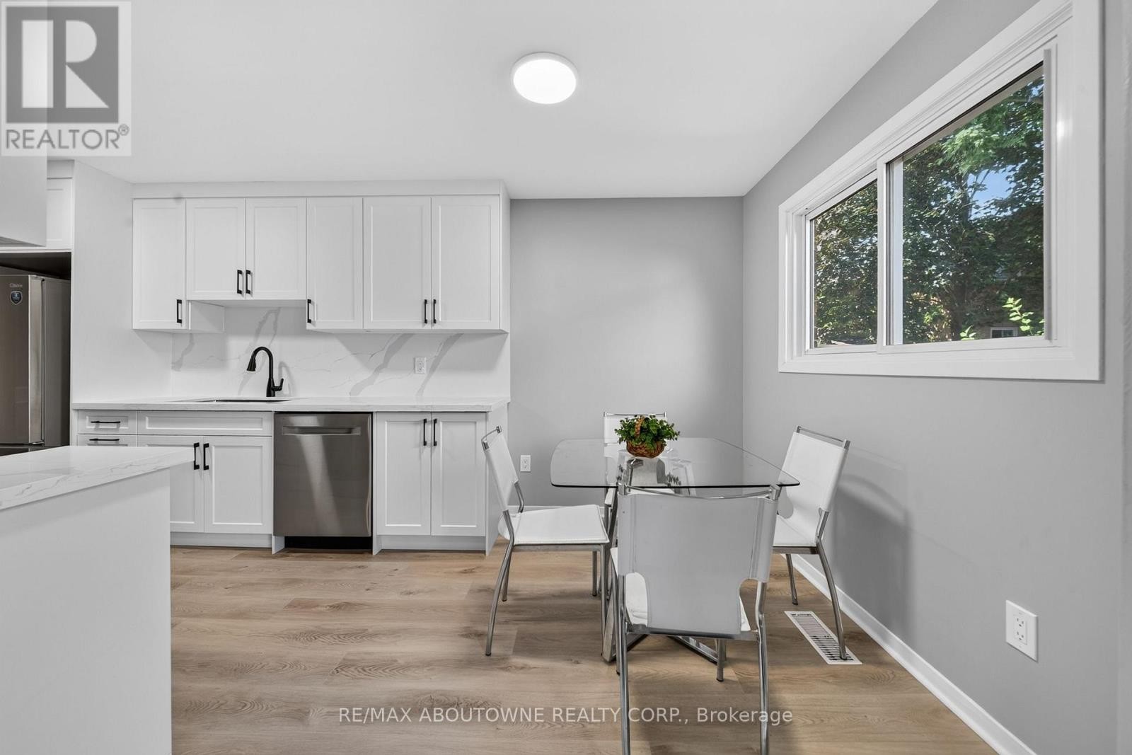 












4353 SAWMILL VALLEY DRIVE

,
Mississauga (Erin Mills),




Ontario
L5L3L3


