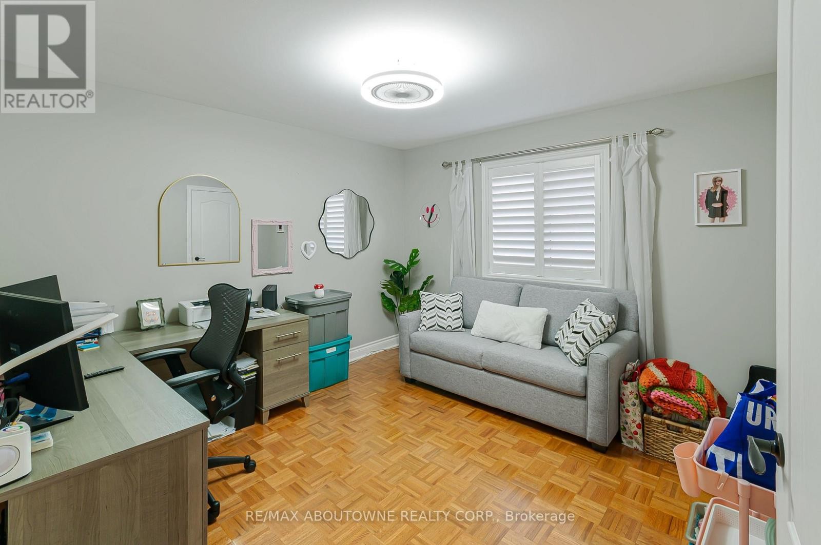 












817 BRASS WINDS PLACE

,
Mississauga (Meadowvale Village),




Ontario
L5W1T4

