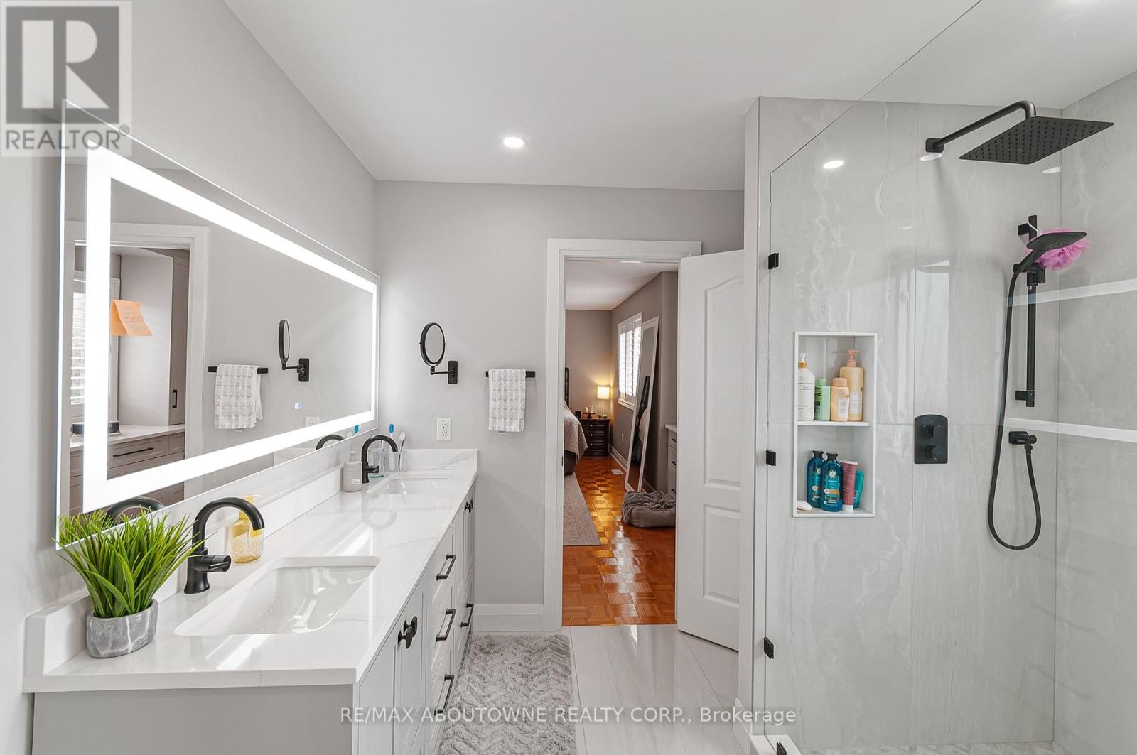 












817 BRASS WINDS PLACE

,
Mississauga (Meadowvale Village),




Ontario
L5W1T4

