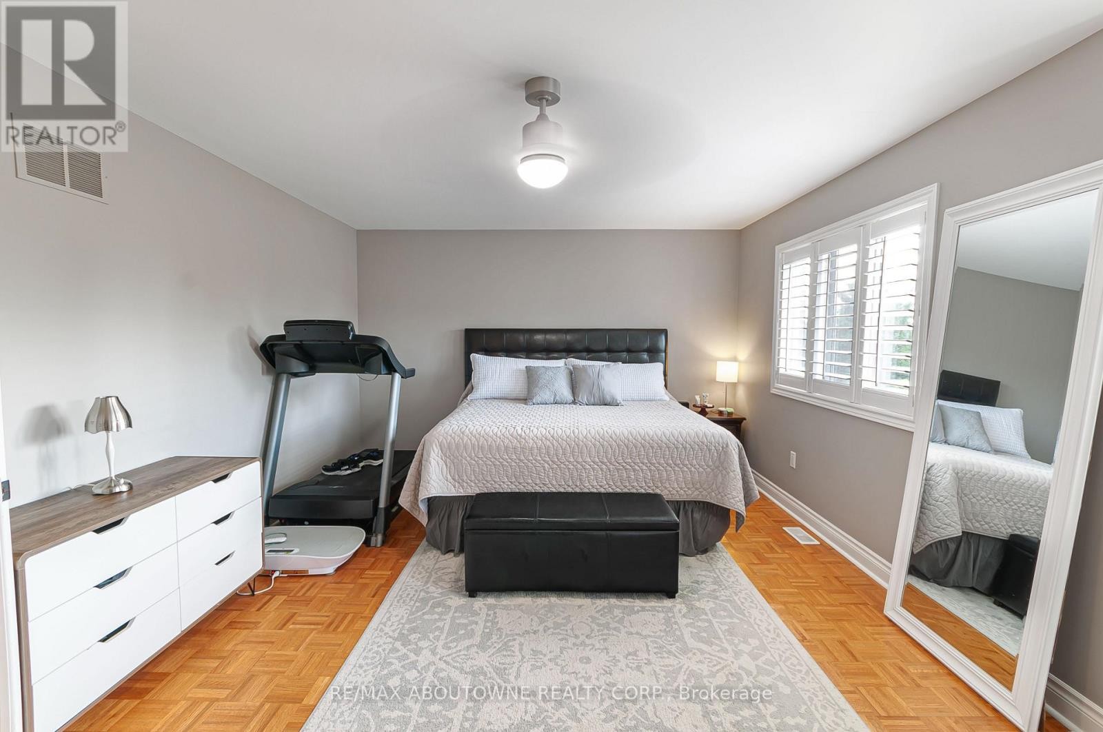 












817 BRASS WINDS PLACE

,
Mississauga (Meadowvale Village),




Ontario
L5W1T4

