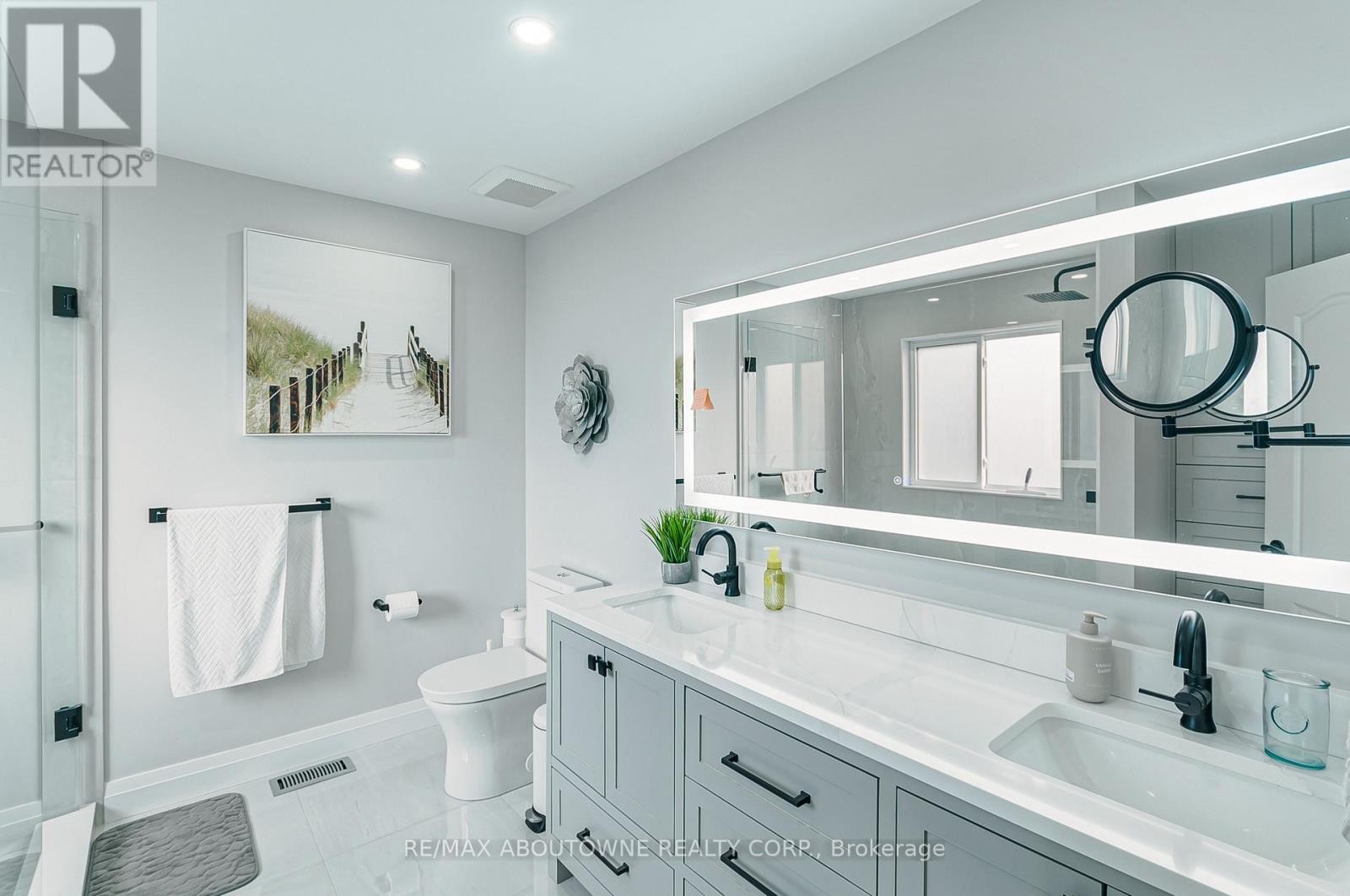 












817 BRASS WINDS PLACE

,
Mississauga (Meadowvale Village),




Ontario
L5W1T4

