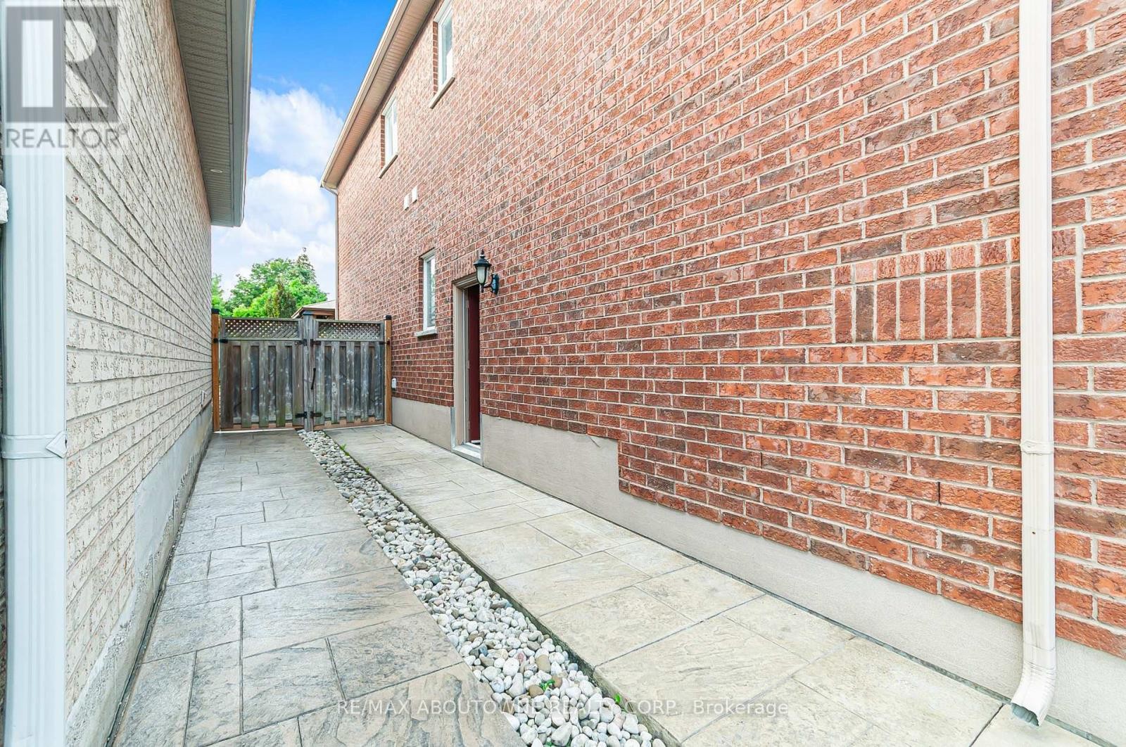












817 BRASS WINDS PLACE

,
Mississauga (Meadowvale Village),




Ontario
L5W1T4

