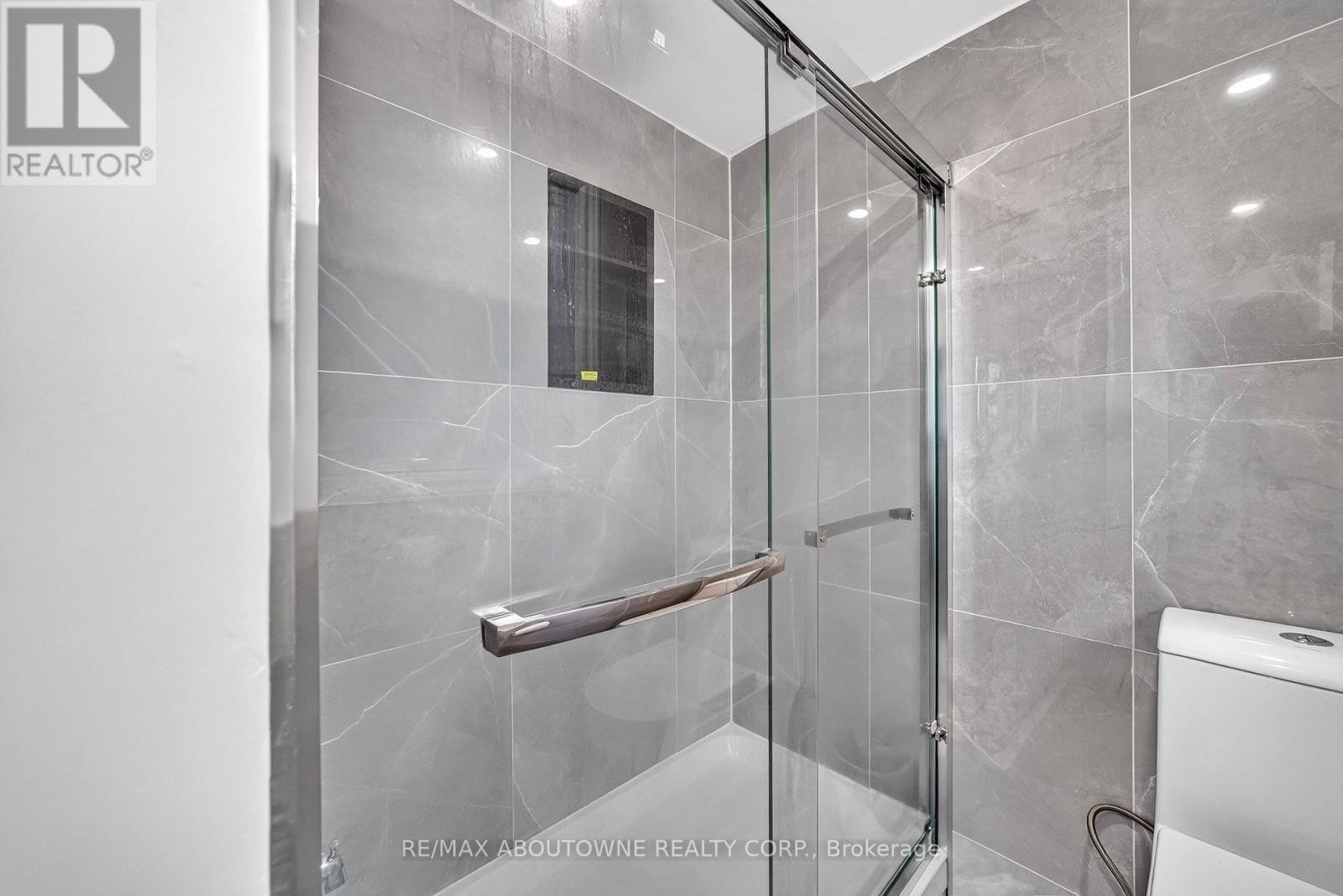 












668 GREYCEDAR CRESCENT

,
Mississauga (Rathwood),




Ontario
L4W3J7

