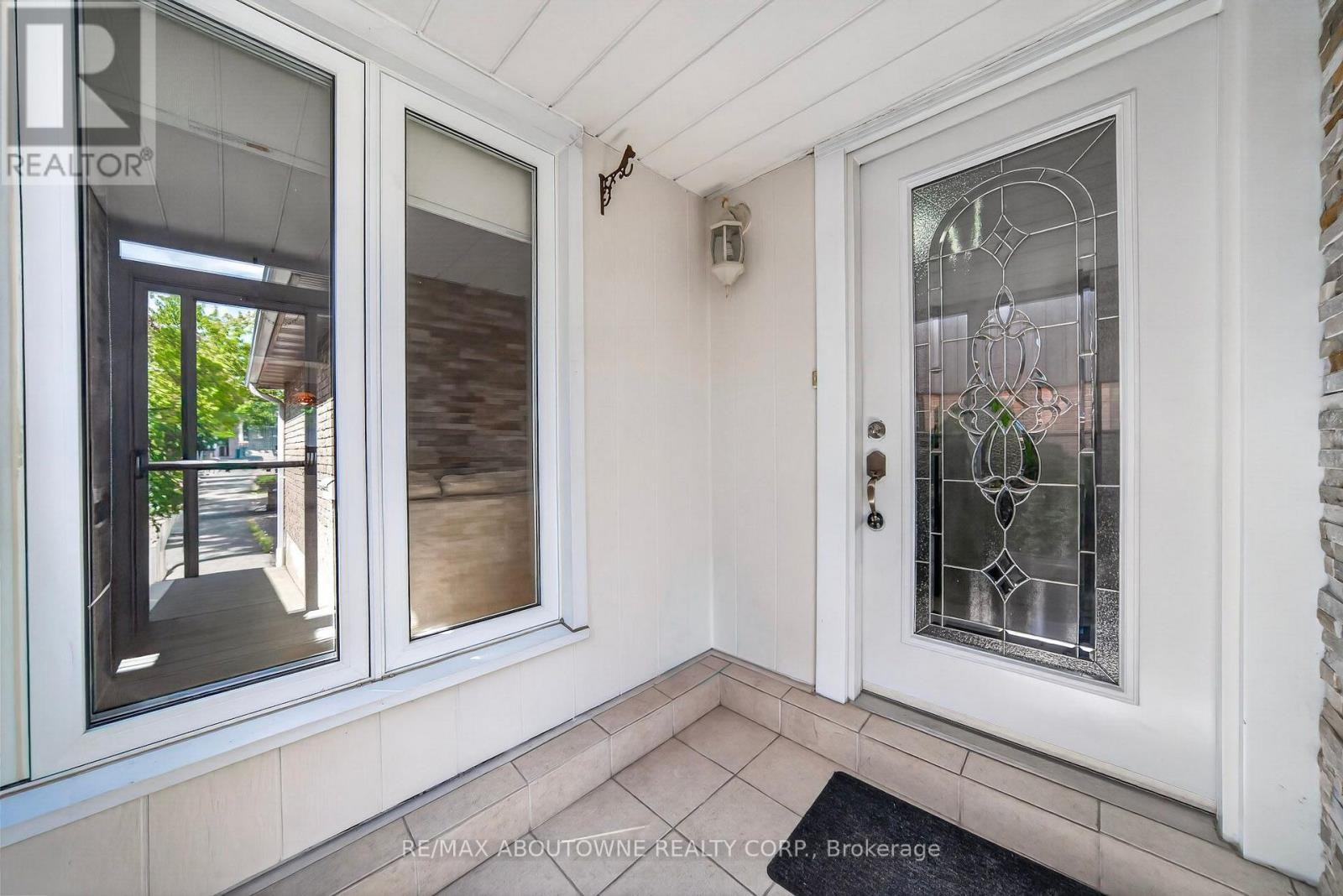 












668 GREYCEDAR CRESCENT

,
Mississauga (Rathwood),




Ontario
L4W3J7

