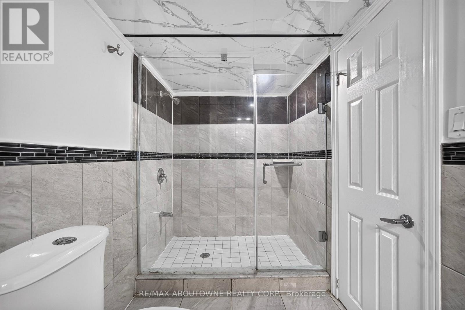 












668 GREYCEDAR CRESCENT

,
Mississauga (Rathwood),




Ontario
L4W3J7

