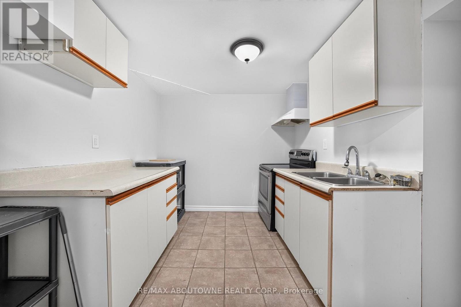 












668 GREYCEDAR CRESCENT

,
Mississauga (Rathwood),




Ontario
L4W3J7

