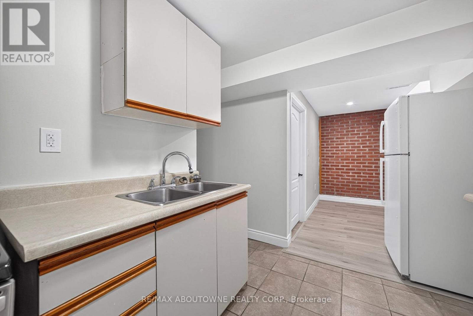 












668 GREYCEDAR CRESCENT

,
Mississauga (Rathwood),




Ontario
L4W3J7

