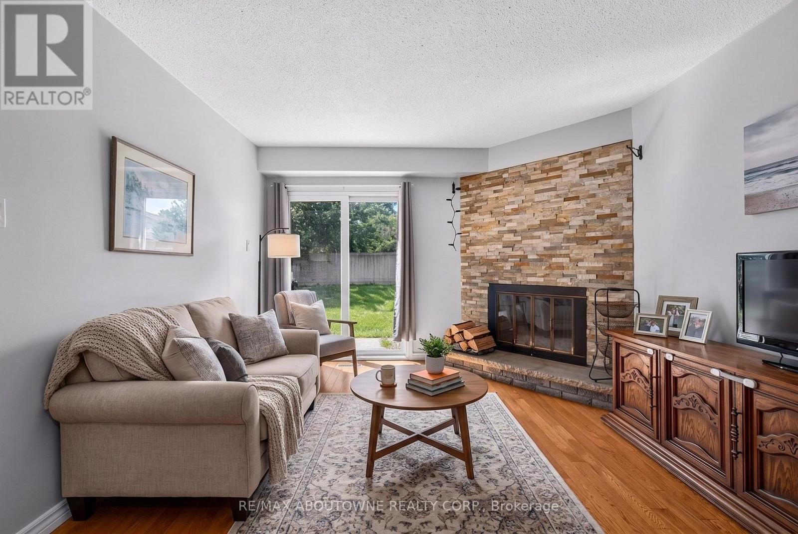 












668 GREYCEDAR CRESCENT

,
Mississauga (Rathwood),




Ontario
L4W3J7

