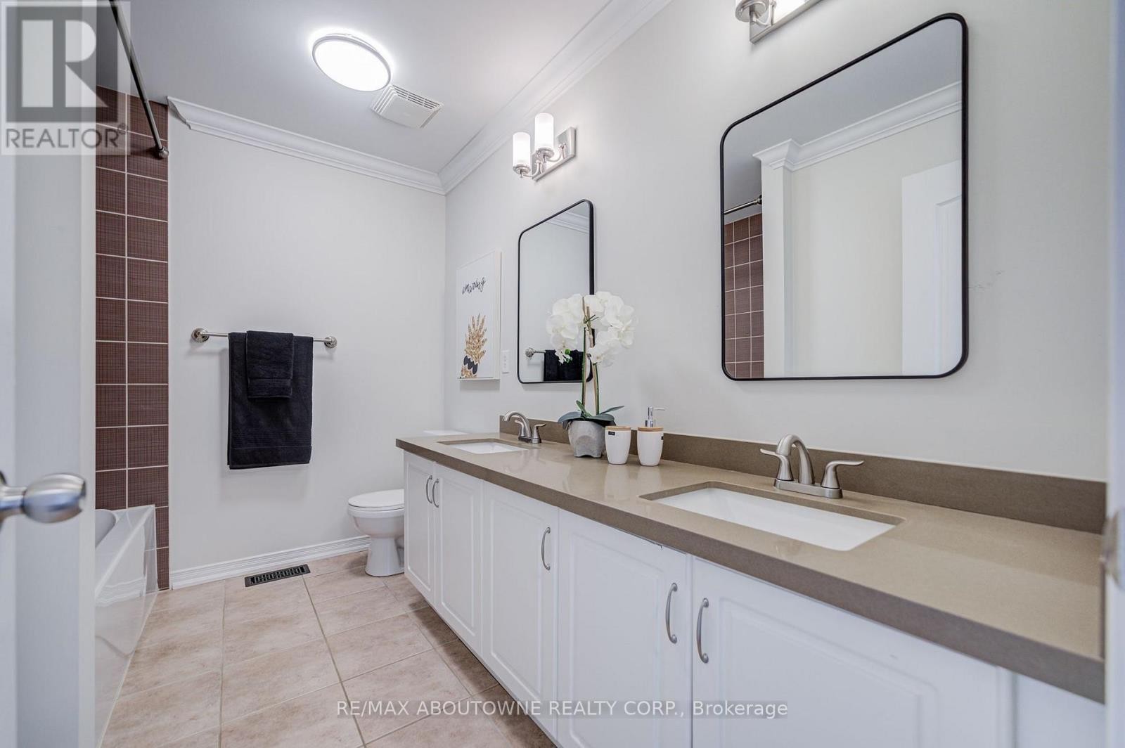 












4228 FULLER CRESCENT

,
Burlington (Alton),




Ontario
L7M0M4

