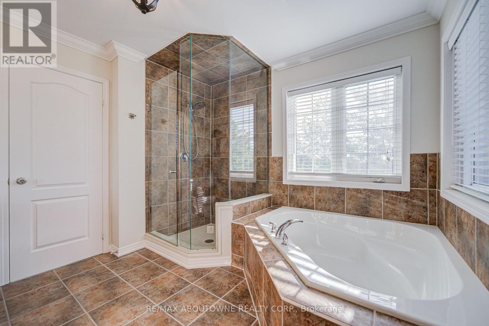 












4228 FULLER CRESCENT

,
Burlington (Alton),




Ontario
L7M0M4

