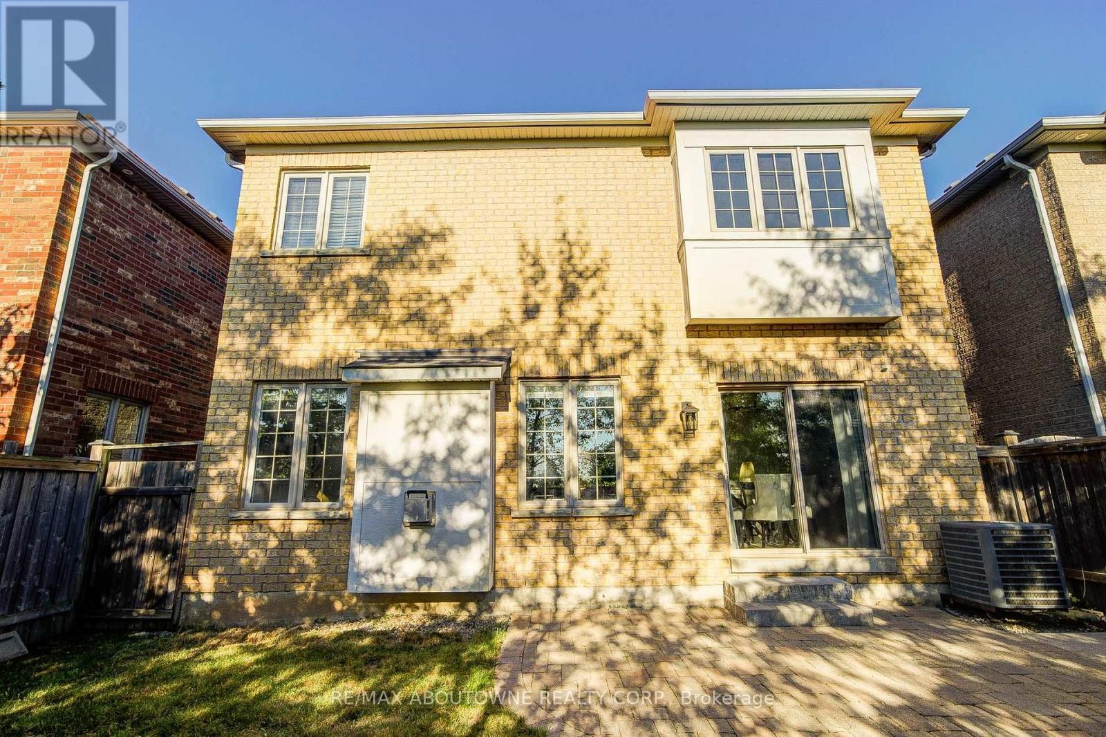 












4228 FULLER CRESCENT

,
Burlington (Alton),




Ontario
L7M0M4

