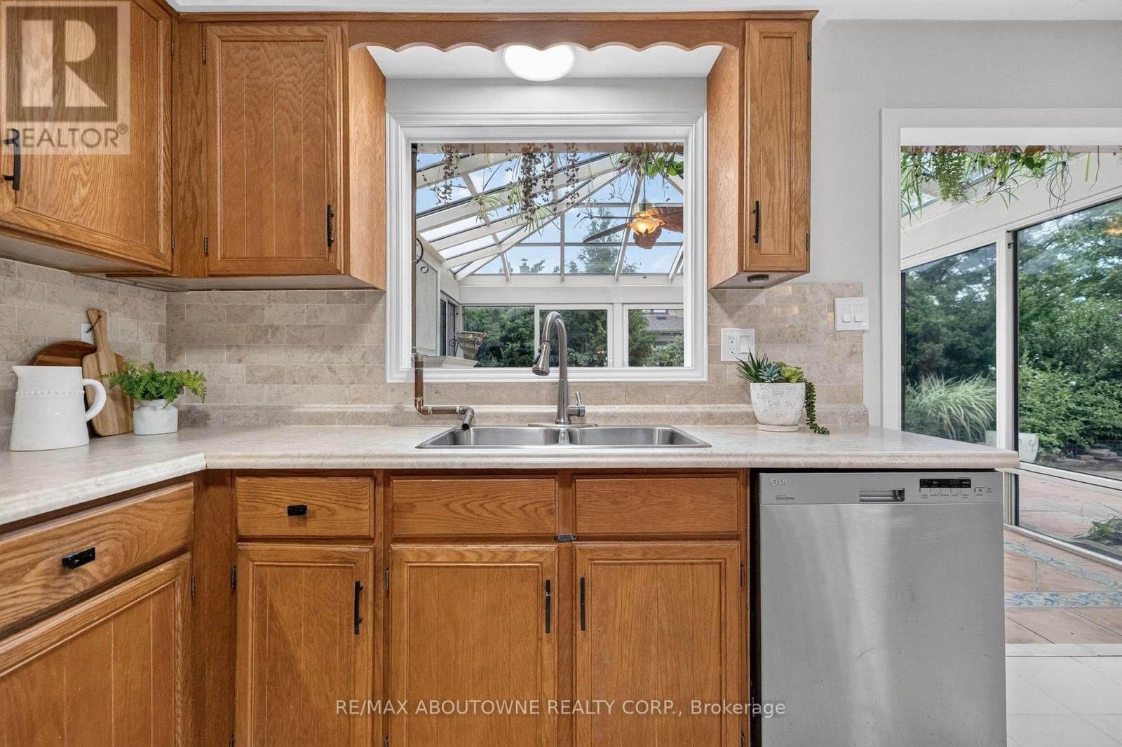 












1191 CARLO COURT

,
Mississauga (Rathwood),




Ontario
L4W3N6

