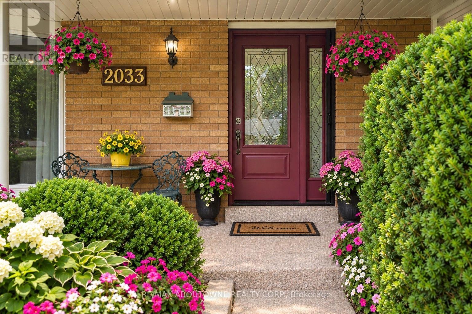 












2033 SAXON ROAD

,
Oakville (WO West),




Ontario
L6L2V1

