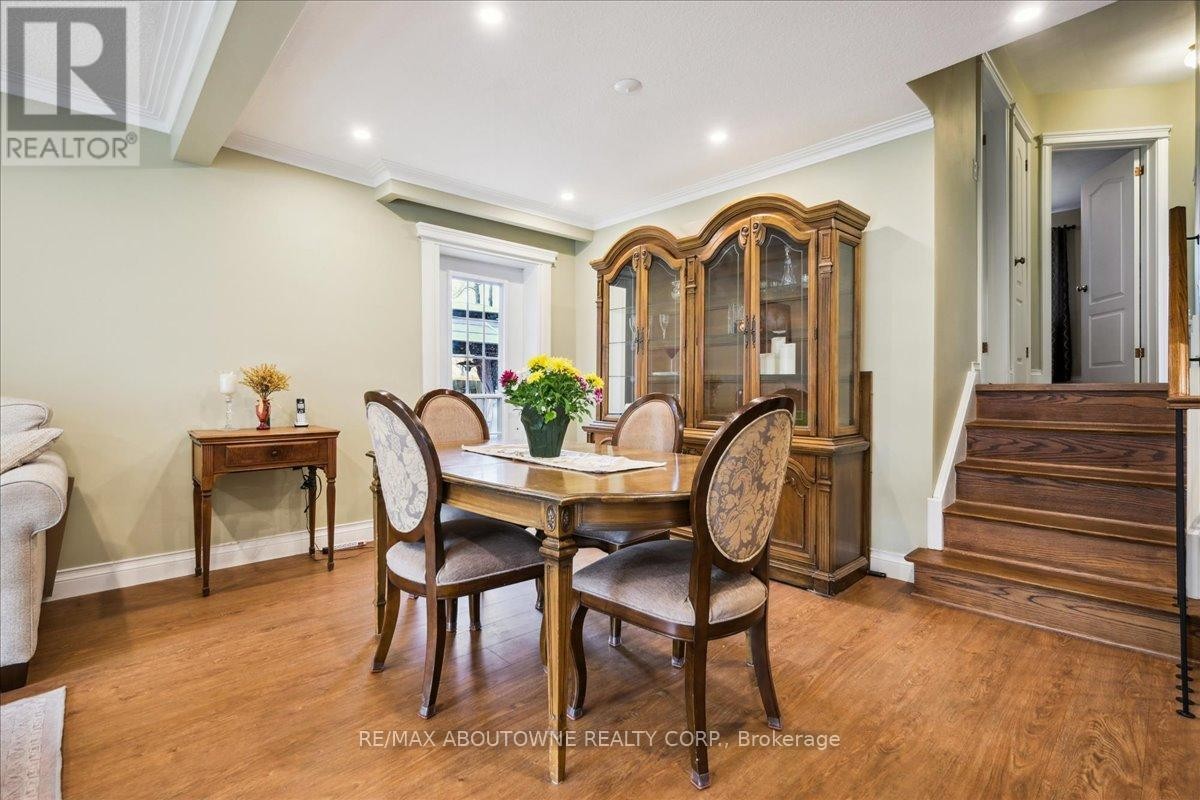 












2033 SAXON ROAD

,
Oakville (WO West),




Ontario
L6L2V1

