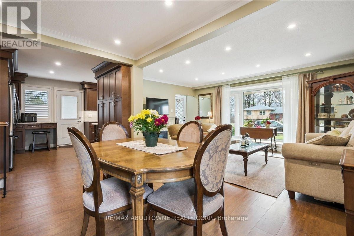 












2033 SAXON ROAD

,
Oakville (WO West),




Ontario
L6L2V1

