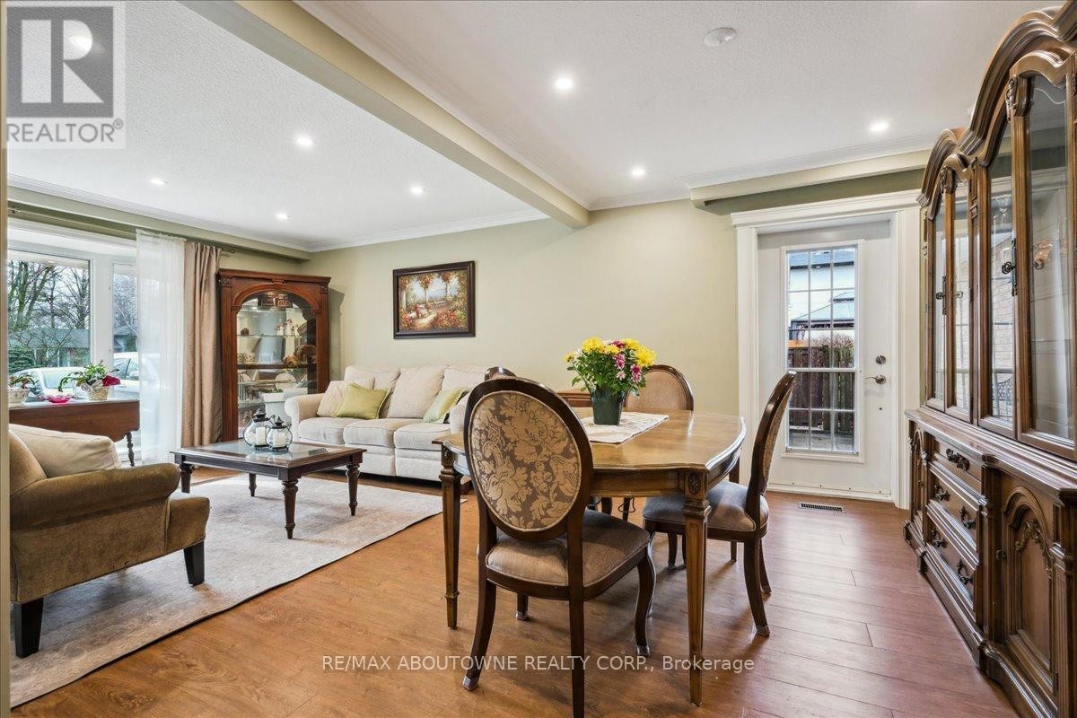 












2033 SAXON ROAD

,
Oakville (WO West),




Ontario
L6L2V1


