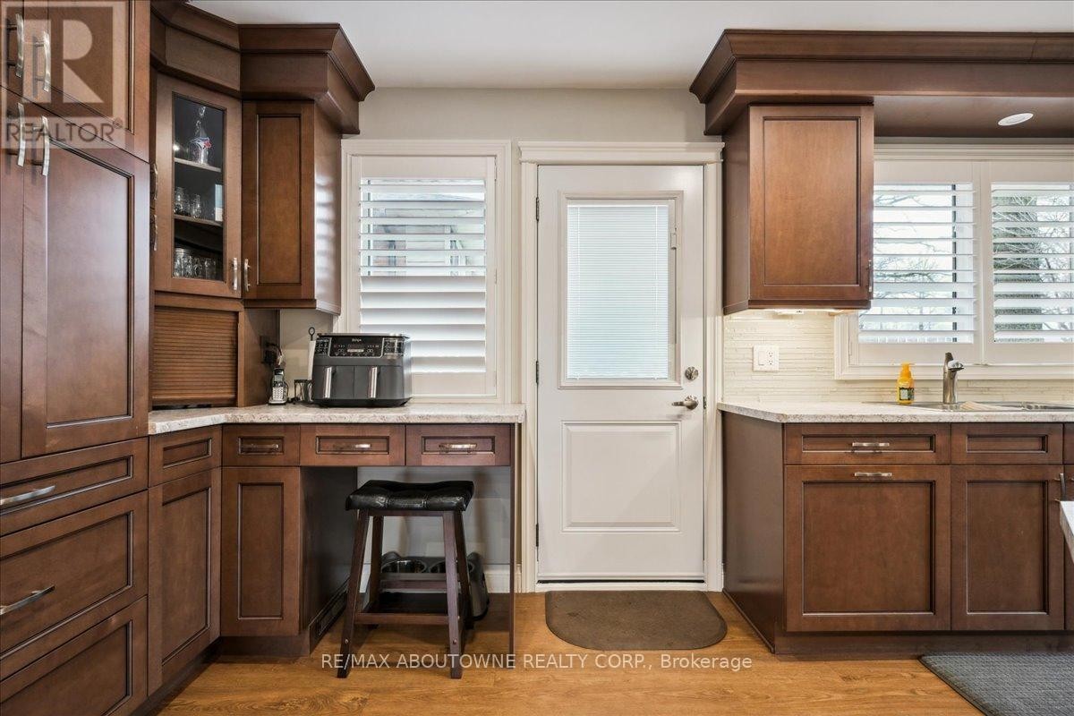












2033 SAXON ROAD

,
Oakville (WO West),




Ontario
L6L2V1

