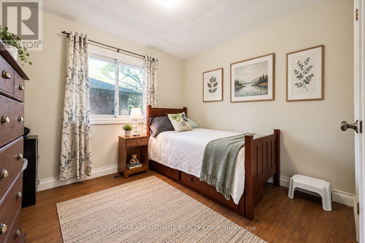 












2033 SAXON ROAD

,
Oakville (WO West),




Ontario
L6L2V1

