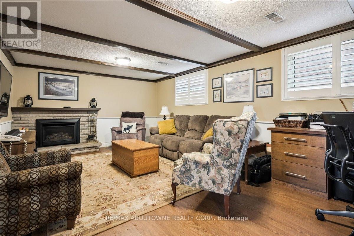 












2033 SAXON ROAD

,
Oakville (WO West),




Ontario
L6L2V1

