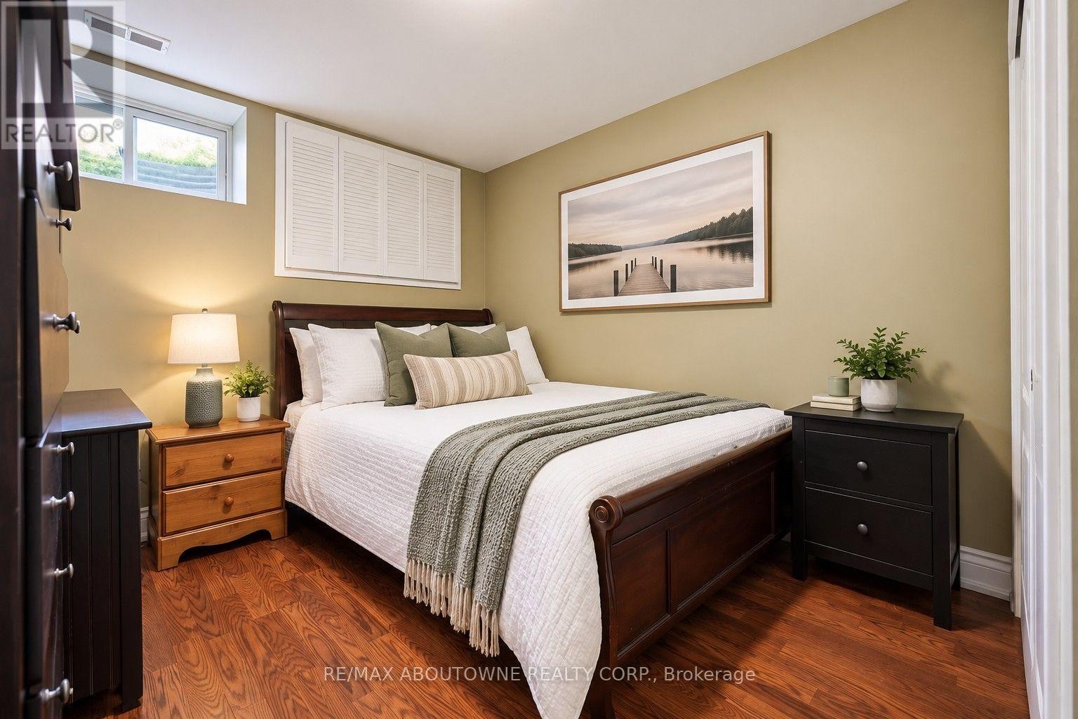 












2033 SAXON ROAD

,
Oakville (WO West),




Ontario
L6L2V1

