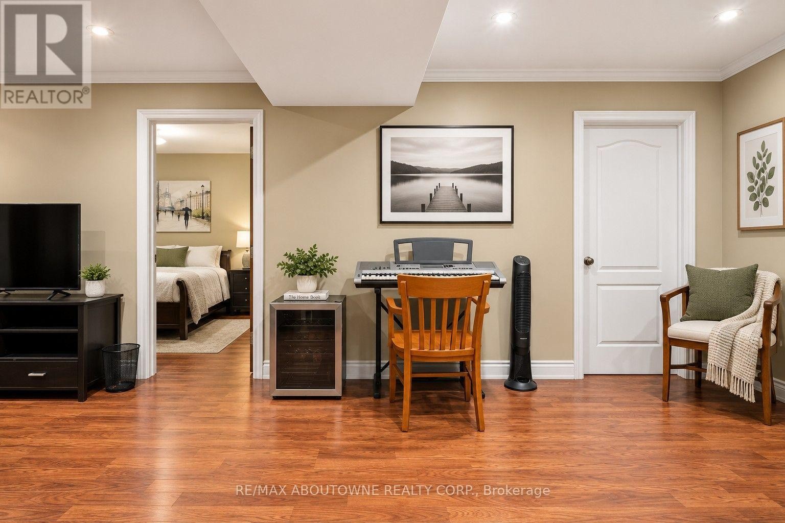












2033 SAXON ROAD

,
Oakville (WO West),




Ontario
L6L2V1

