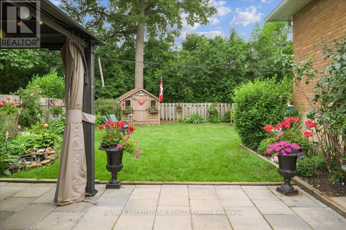 












2033 SAXON ROAD

,
Oakville (WO West),




Ontario
L6L2V1

