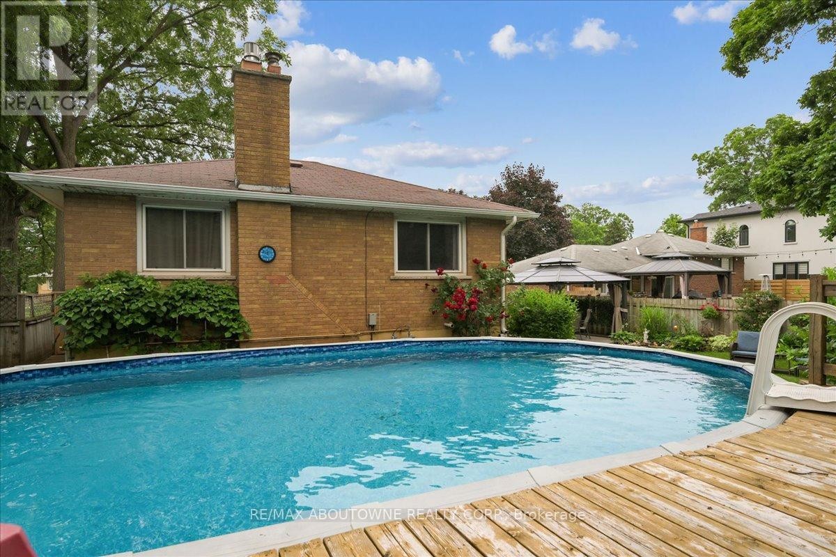 












2033 SAXON ROAD

,
Oakville (WO West),




Ontario
L6L2V1

