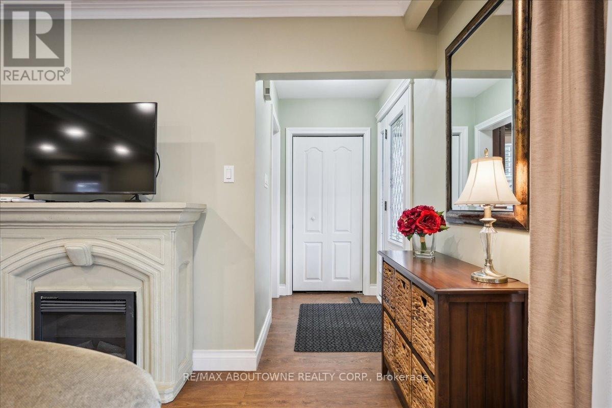 












2033 SAXON ROAD

,
Oakville (WO West),




Ontario
L6L2V1

