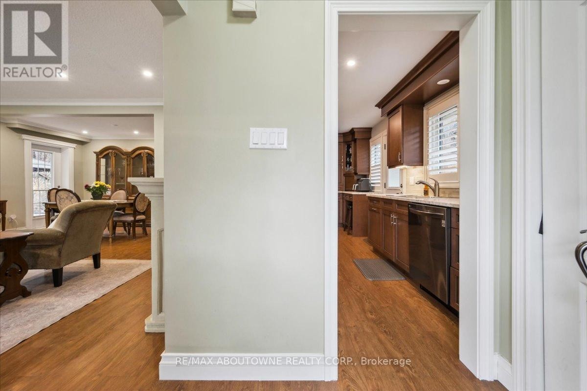 












2033 SAXON ROAD

,
Oakville (WO West),




Ontario
L6L2V1

