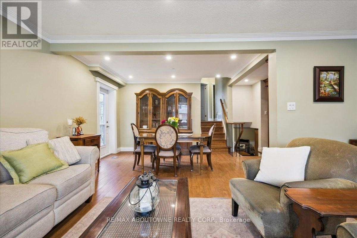 












2033 SAXON ROAD

,
Oakville (WO West),




Ontario
L6L2V1

