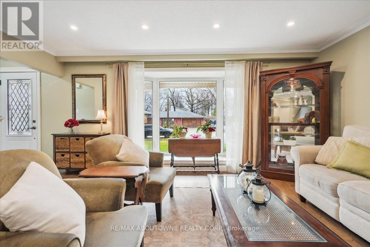 












2033 SAXON ROAD

,
Oakville (WO West),




Ontario
L6L2V1

