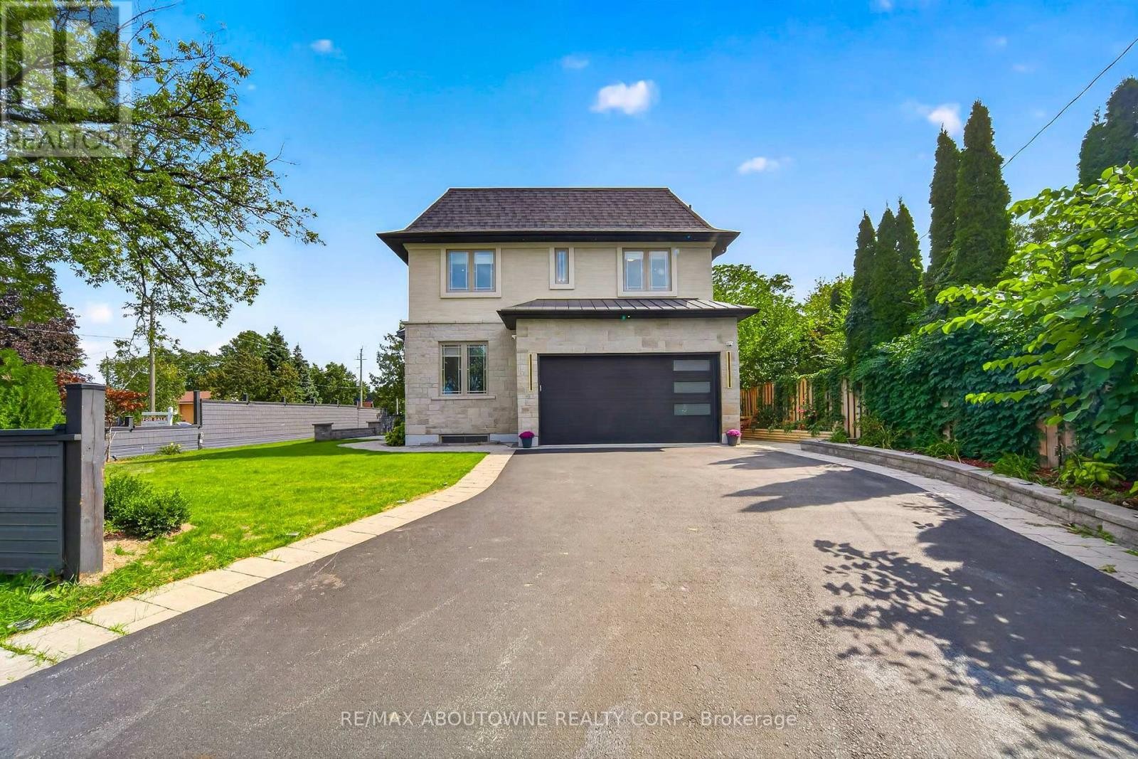 












408 SEABOURNE DRIVE

,
Oakville (WO West),




Ontario
L6L4G1

