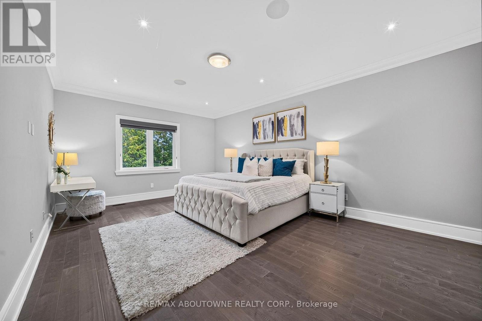 












408 SEABOURNE DRIVE

,
Oakville (WO West),




Ontario
L6L4G1

