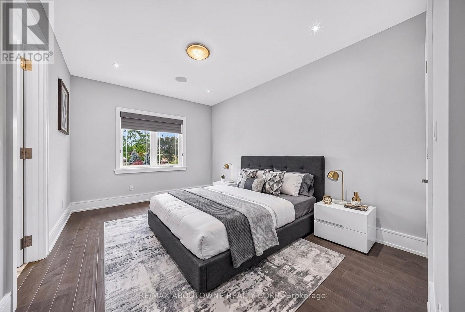 












408 SEABOURNE DRIVE

,
Oakville (WO West),




Ontario
L6L4G1

