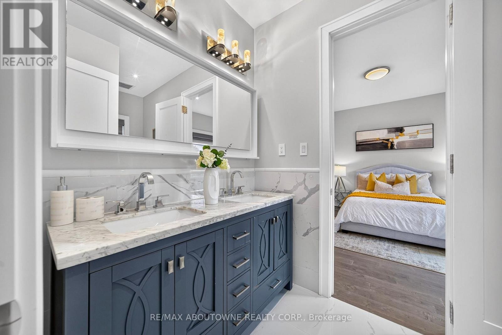 












408 SEABOURNE DRIVE

,
Oakville (WO West),




Ontario
L6L4G1

