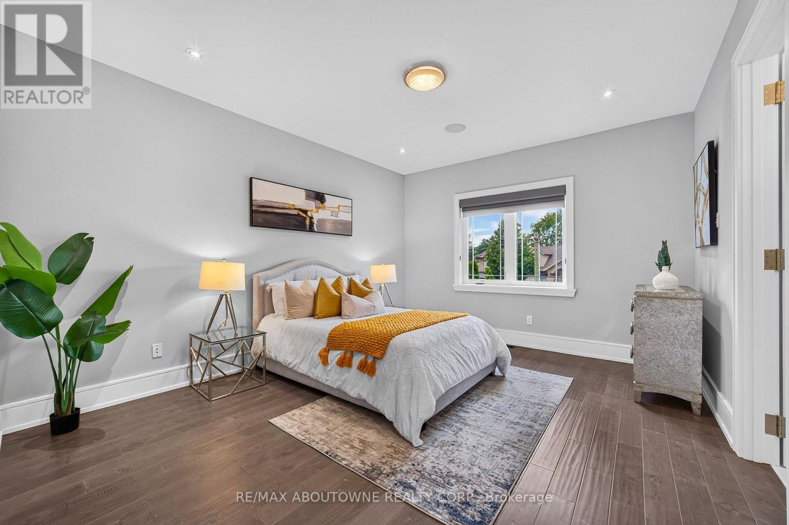 












408 SEABOURNE DRIVE

,
Oakville (WO West),




Ontario
L6L4G1


