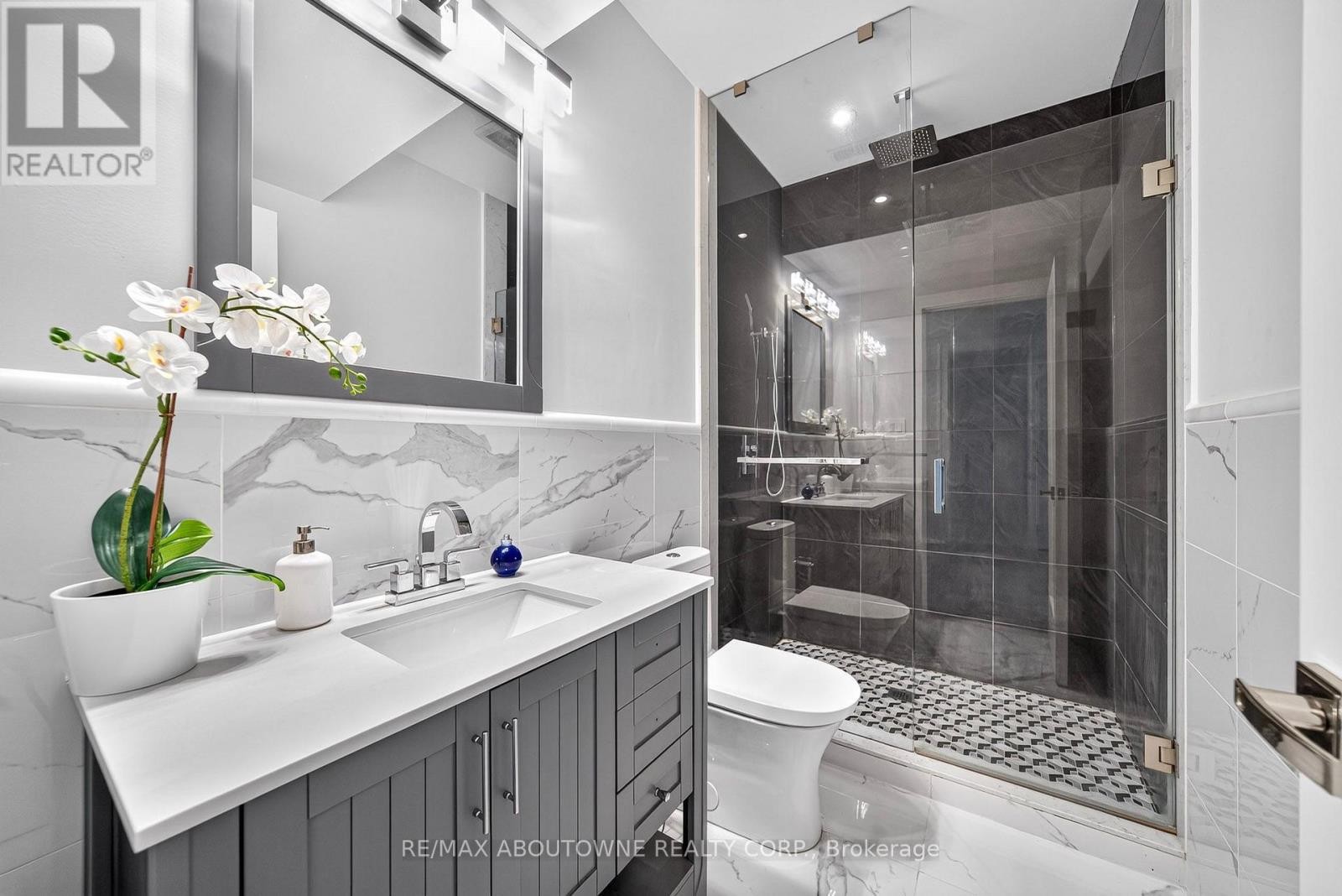 












408 SEABOURNE DRIVE

,
Oakville (WO West),




Ontario
L6L4G1

