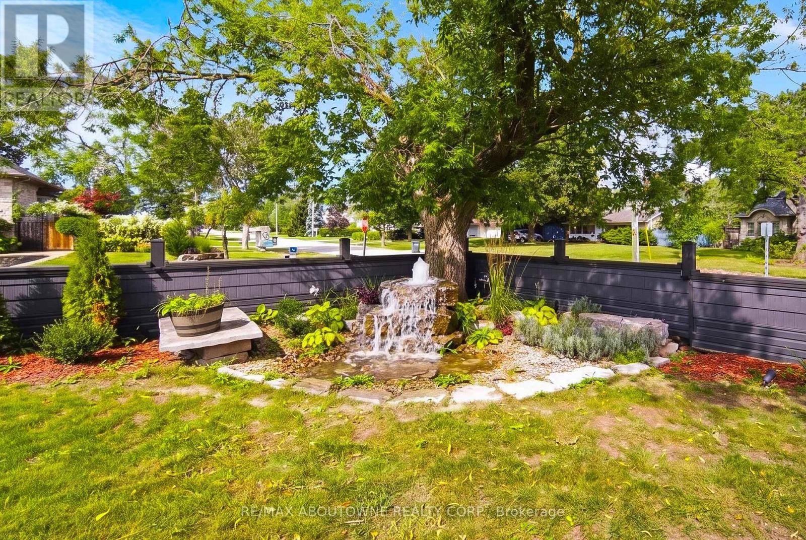 












408 SEABOURNE DRIVE

,
Oakville (WO West),




Ontario
L6L4G1

