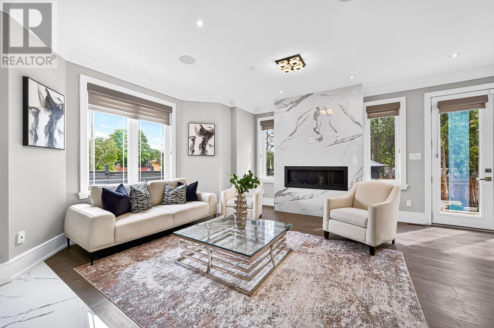 












408 SEABOURNE DRIVE

,
Oakville (WO West),




Ontario
L6L4G1

