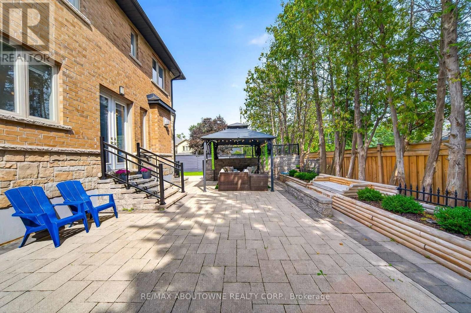












408 SEABOURNE DRIVE

,
Oakville (WO West),




Ontario
L6L4G1

