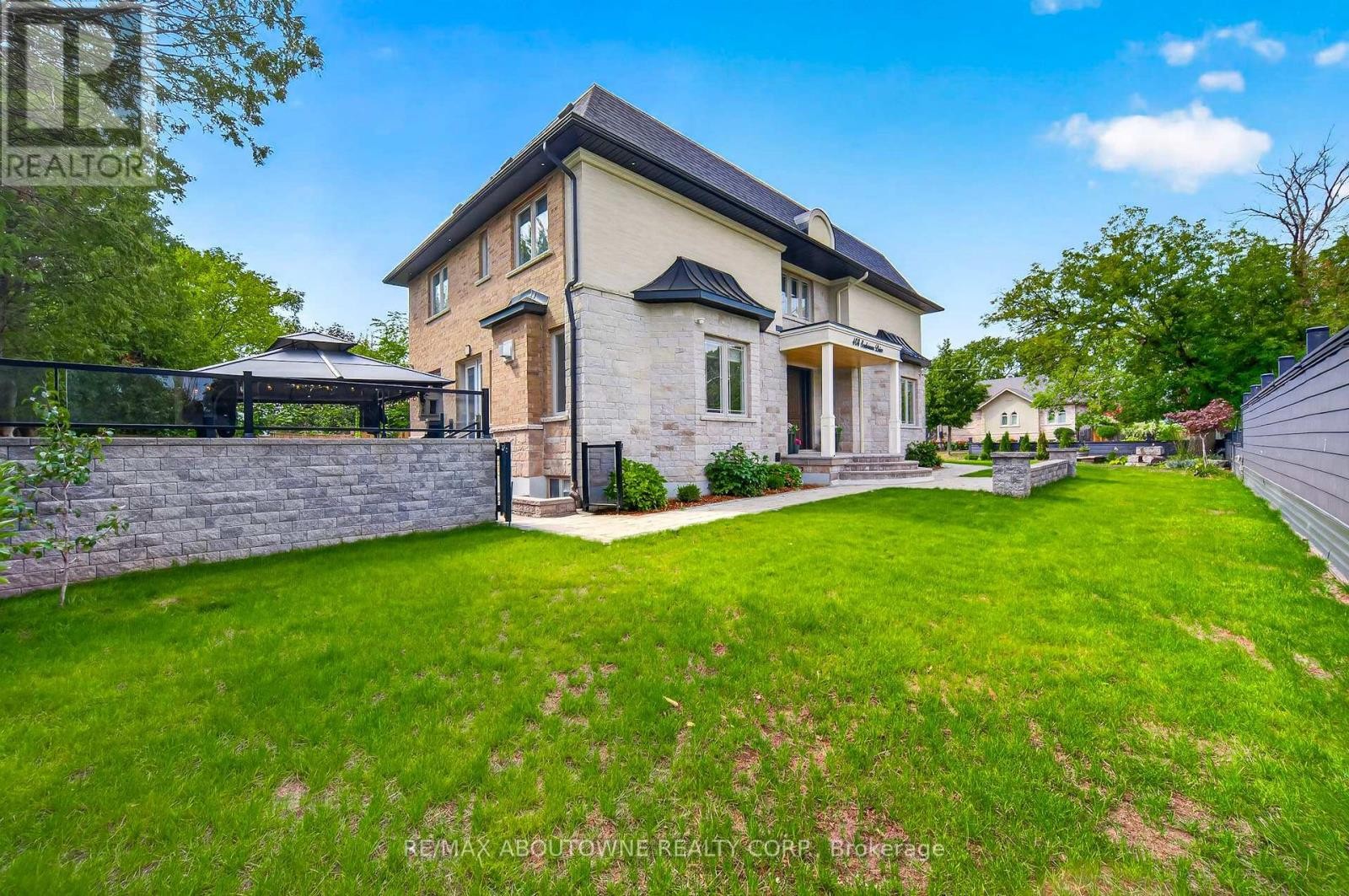 












408 SEABOURNE DRIVE

,
Oakville (WO West),




Ontario
L6L4G1

