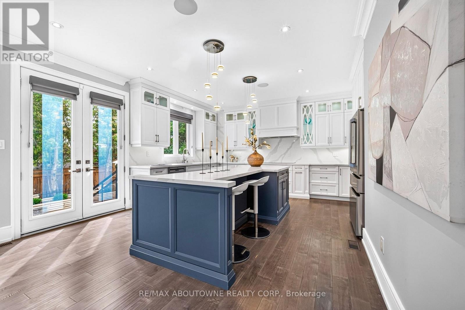 












408 SEABOURNE DRIVE

,
Oakville (WO West),




Ontario
L6L4G1

