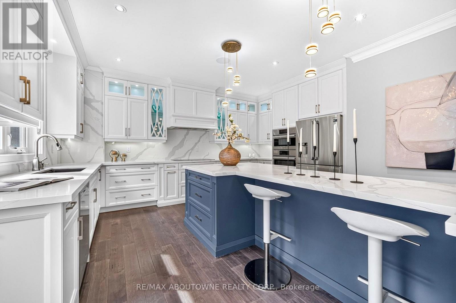 












408 SEABOURNE DRIVE

,
Oakville (WO West),




Ontario
L6L4G1

