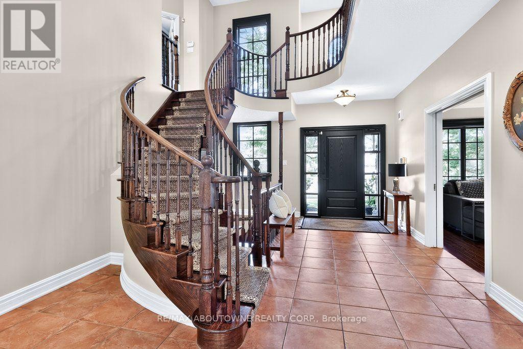 












324 OAKRIDGE COURT

,
Oakville (RO River Oaks),




Ontario
L6H5T9

